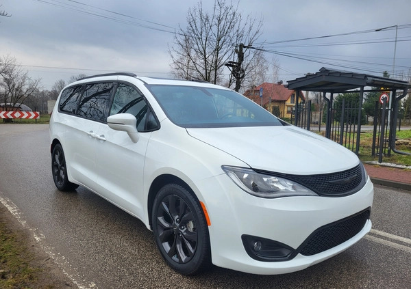 Chrysler Pacifica cena 121000 przebieg: 66450, rok produkcji 2019 z Stary Sącz małe 211